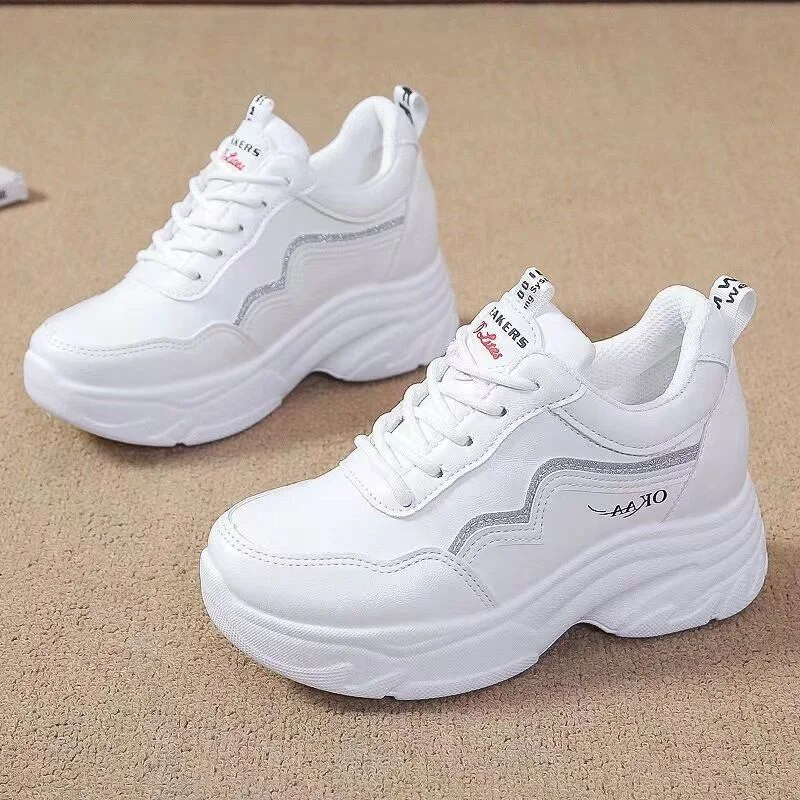 Naiste sügistalv paksu põhjaga spordijalatsid Trendikas pehme põhjaga väikesed valged kingad, sisemine kõrgus, vanaisa