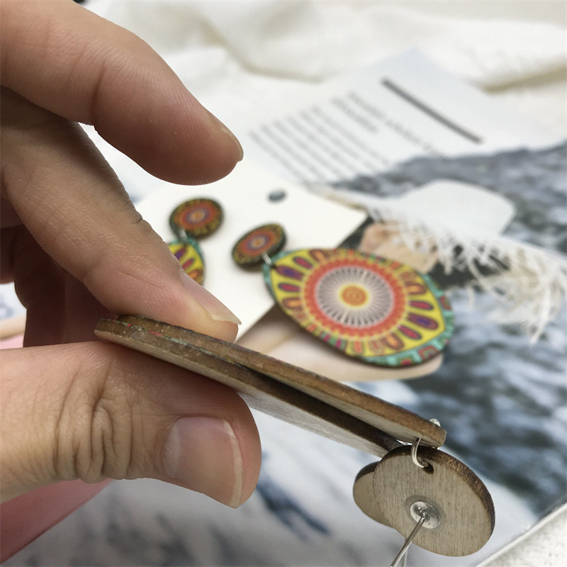 2023 m. Nauji vintažiniai Afro audinio dizainai Spausdinti mediniai nuleidžiami auskarai Afrikos etninės Bohemijos kelnių kilpos, kabantys moterims, dovanos