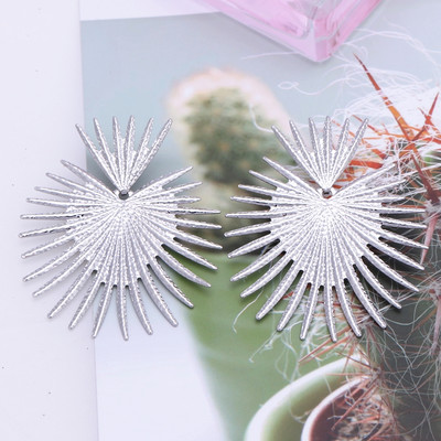 Hiphop perdėtas netaisyklingas metalinis kabantis auskarai, spiralės sukimo mazgas, geometrija, apvali, lygi roko ausinė Brincos papuošalai