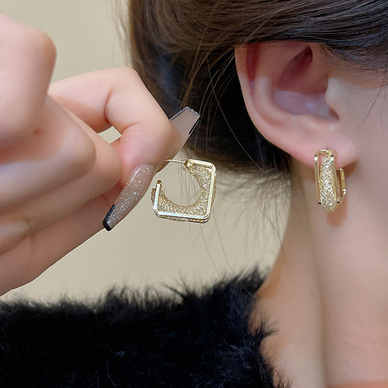 Kvadrātveida divslāņu zelta kristāla stīpas auskari sievietēm Personība Modes ikdienas aksesuāri Ballīšu rotaslietas Dzimšanas dienas dāvanas