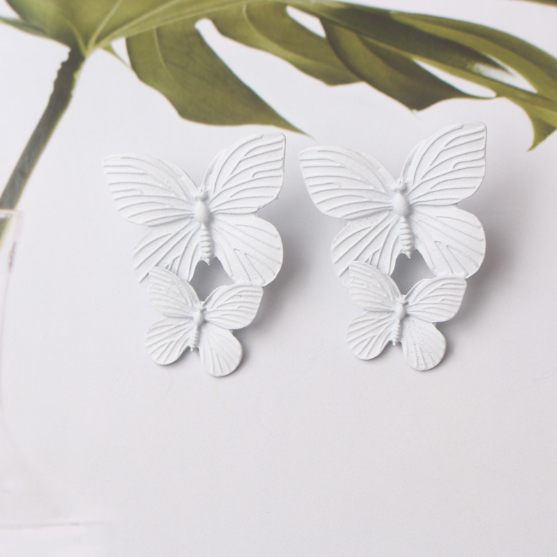 Baltos spalvos kabantys auskarai moterims korėjietiškos mados ilgi kabantys auskarai krištolo kutais auskarai gimtadienio dovana pendientes