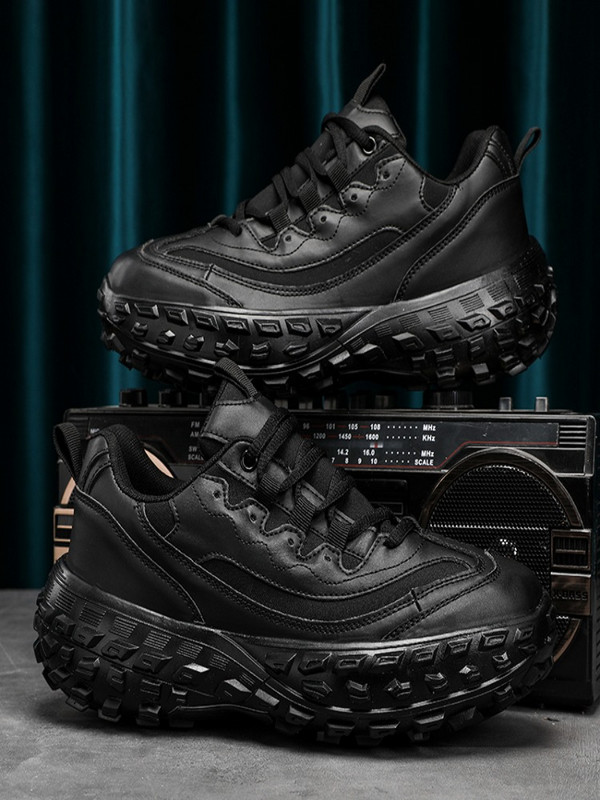 2024. gada vasara, jaunas vīriešu sporta kurpes, augstas kvalitātes ceptas ielas platformas, ko papildina moderni sporta apavi