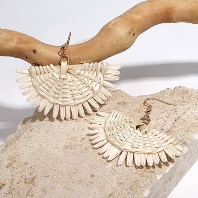 Lifefontier rankų darbo geometrinis kutas Raffia pinti nuleidžiami auskarai moterims Madingi ventiliatoriaus formos mediniai auskarai papuošalai didmeninė prekyba