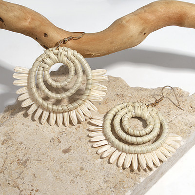 Lifefontier rankų darbo geometrinis kutas Raffia pinti nuleidžiami auskarai moterims Madingi ventiliatoriaus formos mediniai auskarai papuošalai didmeninė prekyba