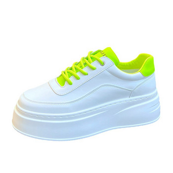 Бели мъжки обувки за увеличаване на ръста 2024 Нова мода Дишащи обувки с плоска подметка Тенденция Универсални ежедневни бордови обувки
