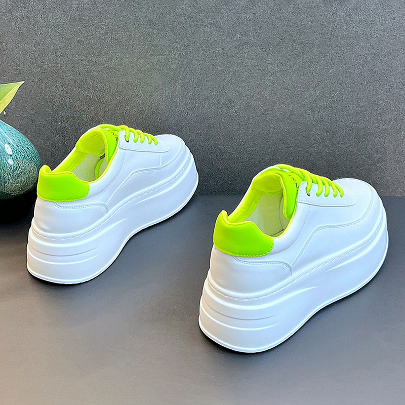 Balti vyriški ūgį didinantys batai 2024 m. Naujos mados kvėpuojantys storapadžiai plokščiapadžiai batai Trend Universalūs laisvalaikio lentiniai batai