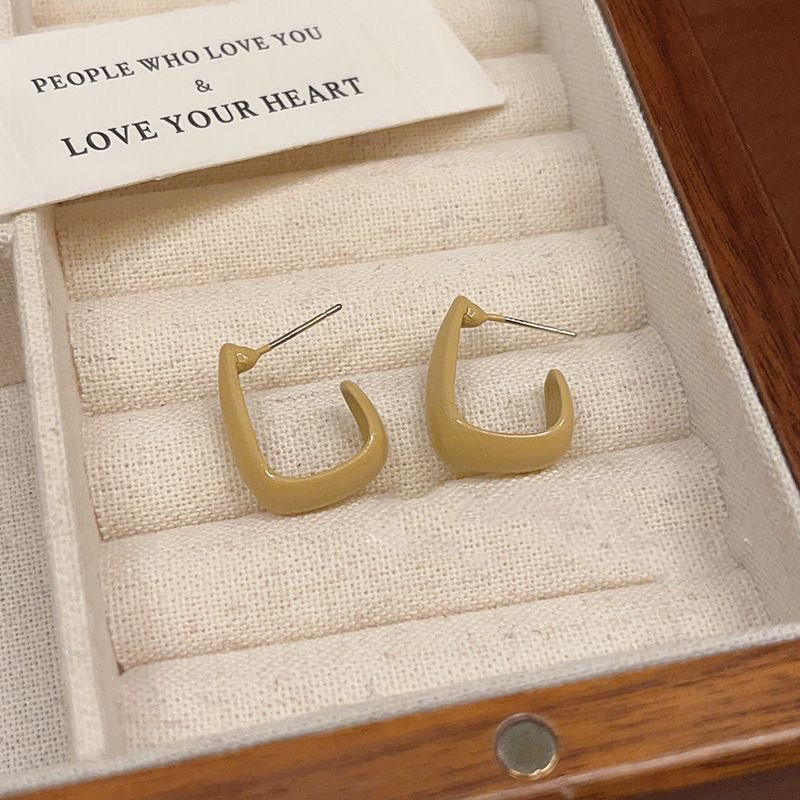 Smėlio spalvos rudi kvadratiniai moteriški kabantys auskarai temperamentingi emaliuoti kabantys auskarai moterims Geometric Statement ausų priedai