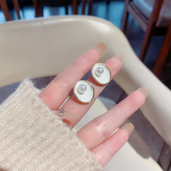 Трендови обеци с бели емайлирани черупки от имитация на перли за жени Изящна геометрия Аксесоар за бижута за уши Подарък на едро за момиче