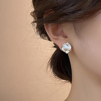 Niche Design Light Luxury Temperament Μοναδικά σκουλαρίκια με καρφιά Camellia για γυναίκες Μόδα απλά μεταλλικά κοσμήματα Δώρα Χονδρική