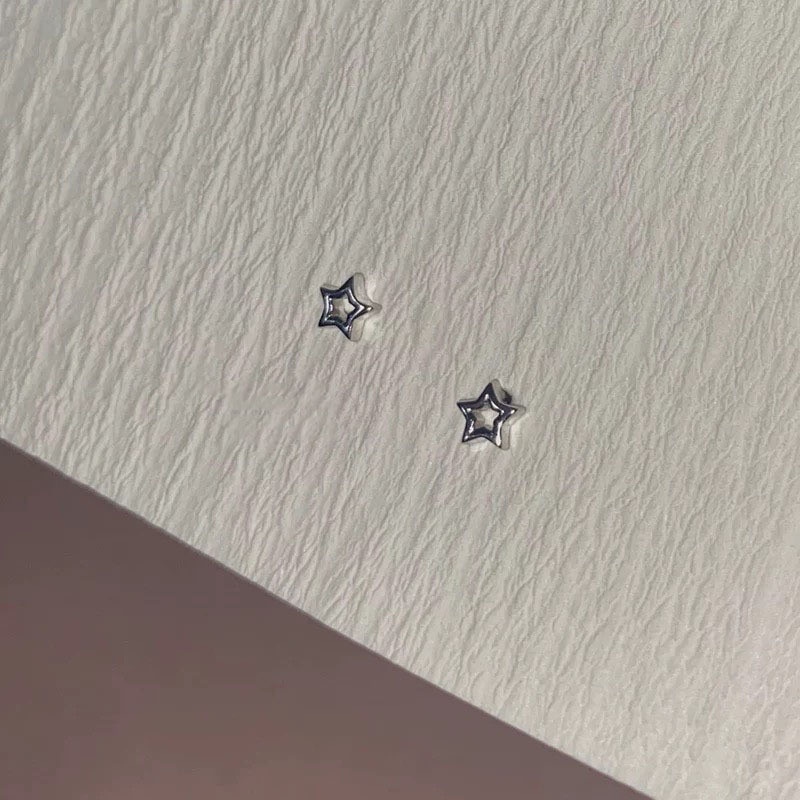 2023 m. tendencijos sidabro spalvos dengtas tuščiaviduris žvaigždinis auskaras, skirtas moterims Madingi vintažiniai aksesuarai, estetiniai papuošalai, dovana