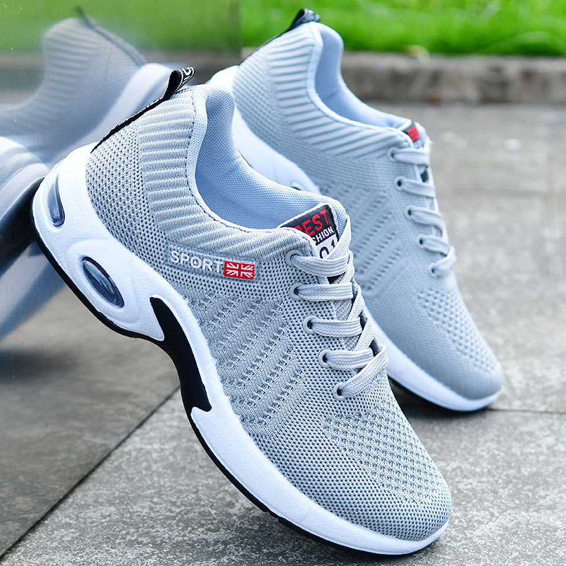 Vulkanizēti apavi vīriešu sporta kurpes 2023. gada modes vasaras Air Mesh elpojošas ķīļveida kedas vīriešiem lielizmēra