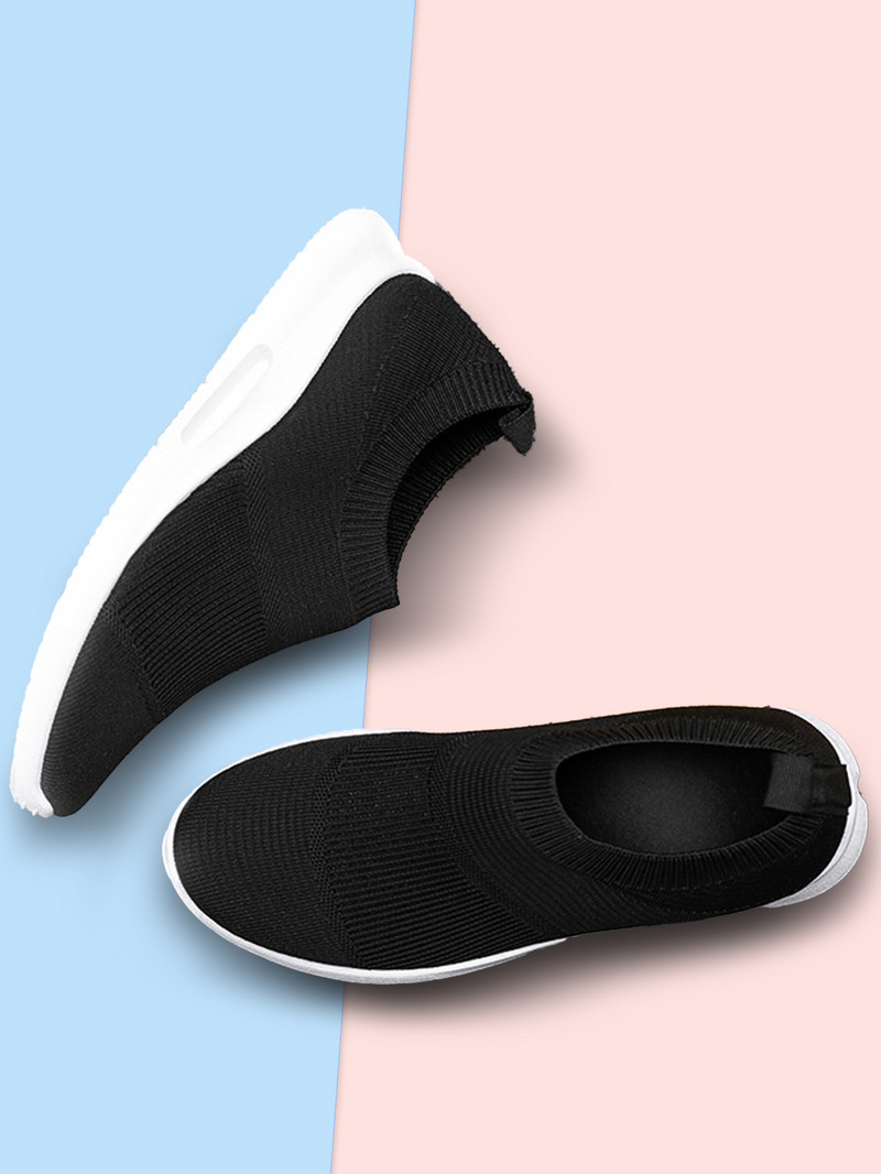 Uued kevadsuvised naiste lendavad tossud Moodsad jooksujalatsid, võrgust hingav vabaaja naissoost õpilastele