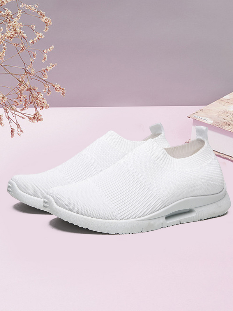 Uued kevadsuvised naiste lendavad tossud Moodsad jooksujalatsid, võrgust hingav vabaaja naissoost õpilastele