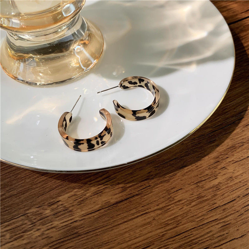 Ακρυλικά κρίκοι γυναικεία σκουλαρίκια 2022 νέα μόδα καρφωτά σκουλαρίκια ρετρό τάση καρφωτά σκουλαρίκια γυναικεία trend twist κομψά δαχτυλίδια σκουλαρίκια