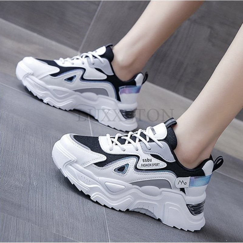 Naiste hingavad vulkaniseeritud kingad 2024. aasta kevad, uued valged vabaajaspordijalatsid Naiste paksu talla kõrgendatud võrguga