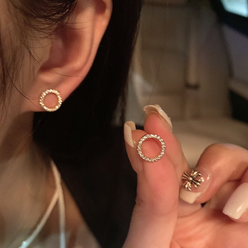 Subtilūs mažo apskritimo auskarai moterims korėjietiškos mados aukso spalvos auskarai krištoliniai minimalistiniai papuošalų priedai