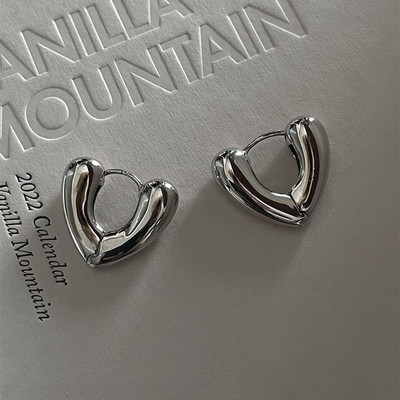 Paprasto dizaino sidabro spalvos tuščiaviduriai širdies lanko auskarai moterims Naujo prekės ženklo mados auskarų vėrimas senovinis auskaras, dovana