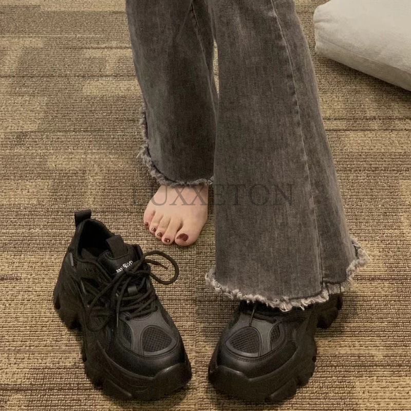 Naiste hingavad vulkaniseeritud jalanõud 2024. aasta kevad, uued valged spordijalatsid vabaaja naiste vesipühvli Korea disainer retrotennis