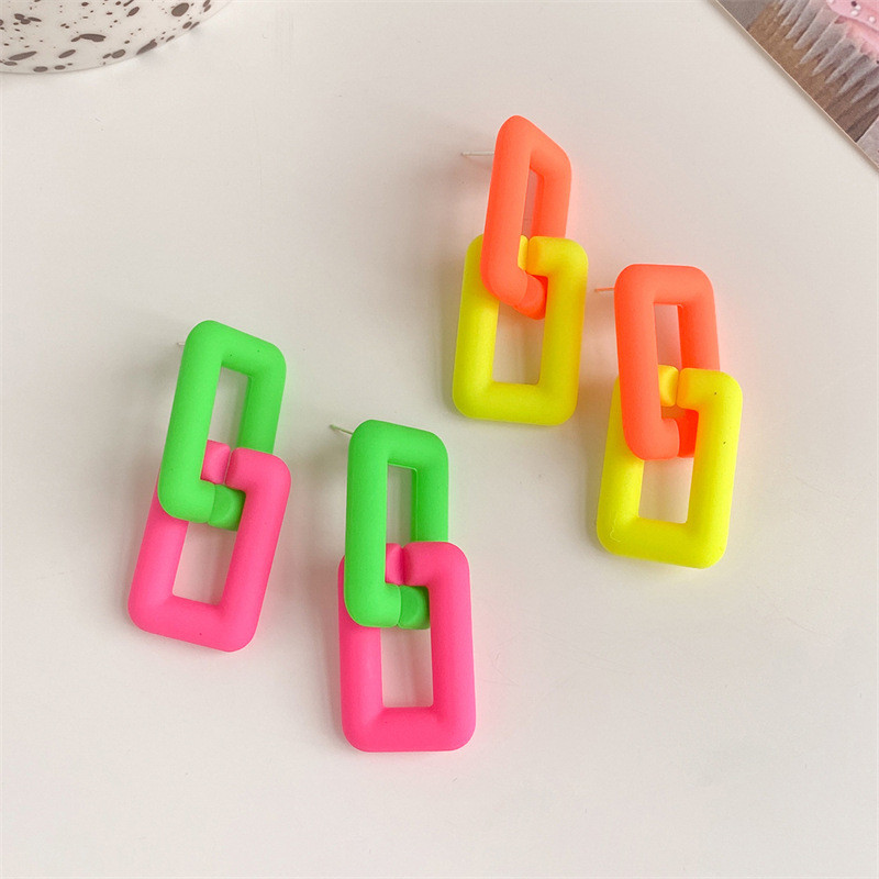 Φωτεινά και φρέσκα σκουλαρίκια αντίθεσης Απλά πολύχρωμα ακρυλικά σκουλαρίκια με αλυσίδα για γυναικεία σκουλαρίκια Νέα μόδα κοσμήματα για πάρτι