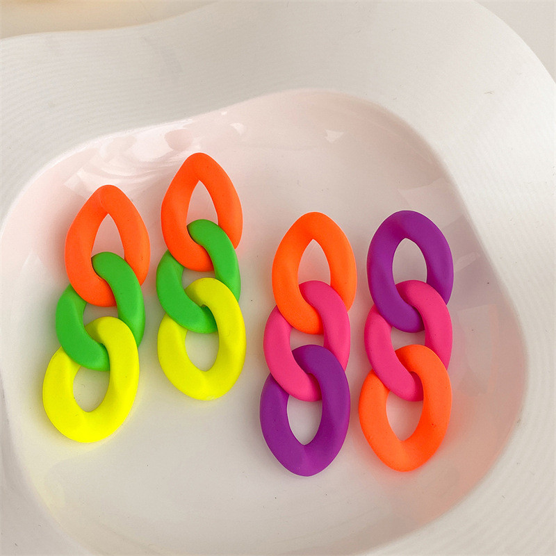 Φωτεινά και φρέσκα σκουλαρίκια αντίθεσης Απλά πολύχρωμα ακρυλικά σκουλαρίκια με αλυσίδα για γυναικεία σκουλαρίκια Νέα μόδα κοσμήματα για πάρτι