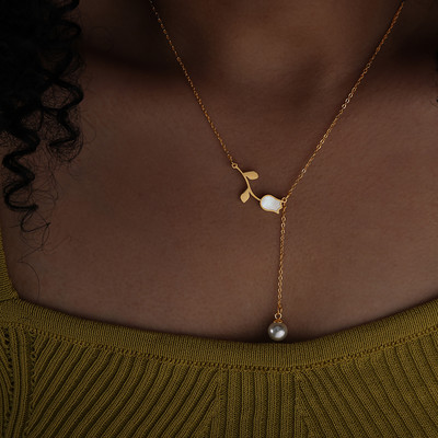 Izsmalcināta sieviešu balto jūras gliemežvāku piekariņu kaklarota temperamenta piepilsētas stila imitācija pērļu pušķu atslēgas kaula ķēde