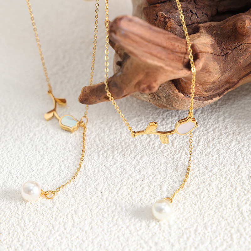 Izsmalcināta sieviešu balto jūras gliemežvāku piekariņu kaklarota temperamenta piepilsētas stila imitācija pērļu pušķu atslēgas kaula ķēde