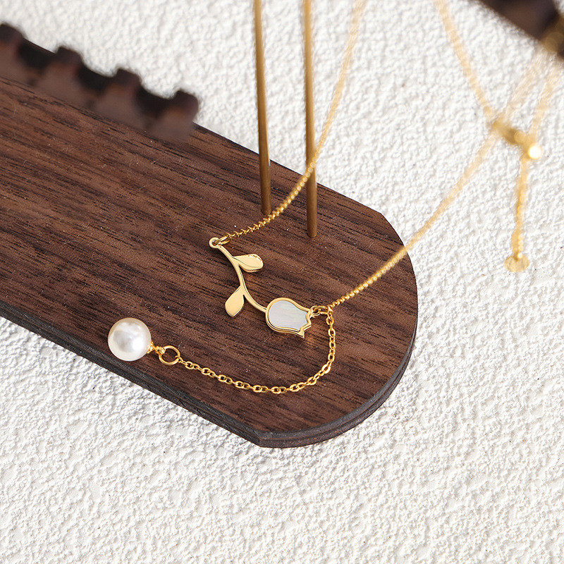 Izsmalcināta sieviešu balto jūras gliemežvāku piekariņu kaklarota temperamenta piepilsētas stila imitācija pērļu pušķu atslēgas kaula ķēde