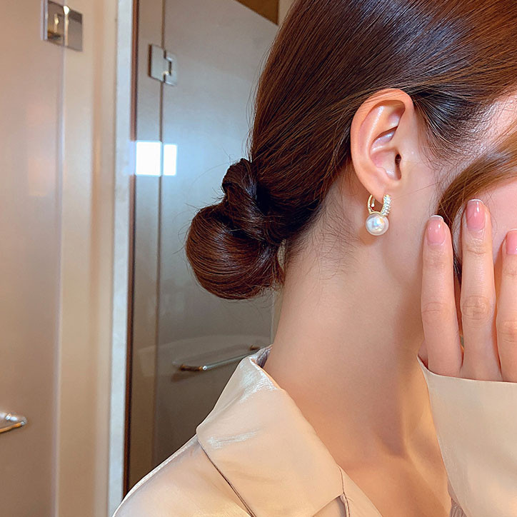 Νότια Κορέα Fashion New Light Luxury απλά Κλασικά μαργαριτάρια σκουλαρίκια Δώρο γενεθλίων Γυναικεία κοσμήματα καρφωτά σκουλαρίκια 2023