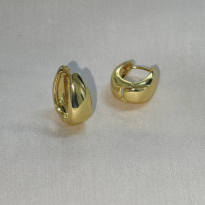 Neregulāri viļņaini kroku auskari sievietēm Retro Moderni vara metāla auskari Dizains Vienkāršs Temperaments Senioru modes rotaslietas