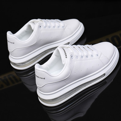 Zīmola ikdienišķas kedas vīriešiem elpojoša personība, mazi balti vīriešu apavi minimālisma stilā, izturīga ārējā zole vīriešu kleita