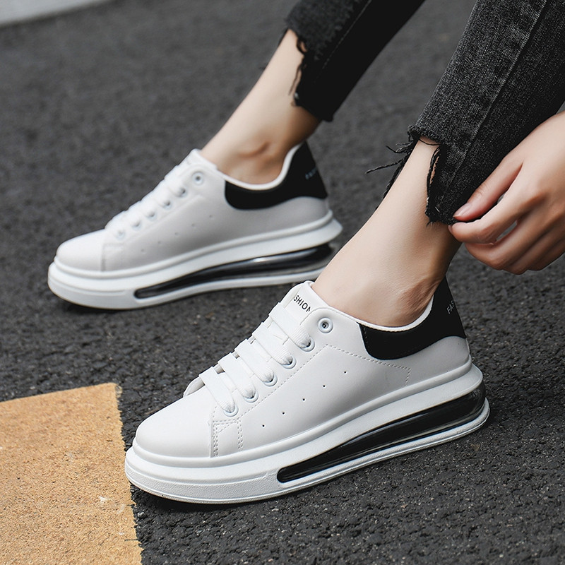 Zīmola ikdienišķas kedas vīriešiem elpojoša personība, mazi balti vīriešu apavi minimālisma stilā, izturīga ārējā zole vīriešu kleita