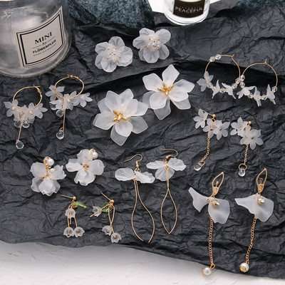 Модна тенденция за 2021 г. Бели акрилни обеци с цветя, женски обеци с висулка от акрилна сплав, верига с пискюли, Корейски сватбени обеци