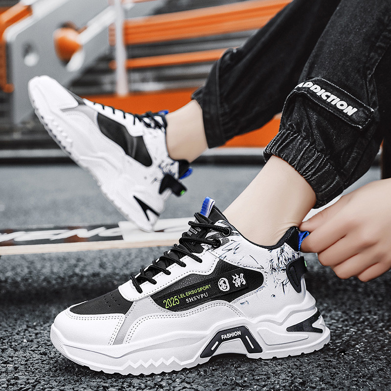 Sügis meeste kingad Tossud Uued kõrged spordijalatsid Meeste Trend Joker Väikesed valged kingad Suurendab vaba aja veetmist Jooksmine Tennis Zapatillad