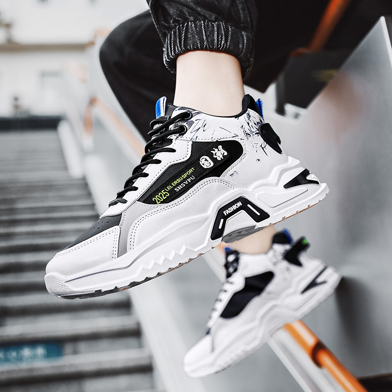 Sügis meeste kingad Tossud Uued kõrged spordijalatsid Meeste Trend Joker Väikesed valged kingad Suurendab vaba aja veetmist Jooksmine Tennis Zapatillad