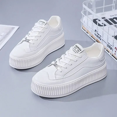 Trendikad sügisvalged vulkaniseerivad kingad naistele Mitmekülgsed paksu põhjaga suurendatud kõrgust Moodsad lauajalatsid õpilaste jooksmiseks