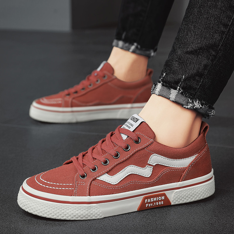 Tavaszi nyár divat Férfi vászoncipők Lapos, légáteresztő deszkacipők Férfi csúszásmentes Vulkanizált cipők Alkalmi férfi cipők