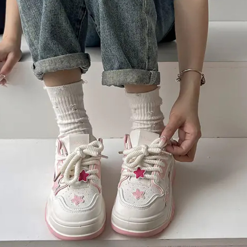 Naiste trendi mitmekülgsed tossud uus mood vabaaja spordijalatsid õpilastele paksu põhjaga libisemiskindlad mugavad jalatsid