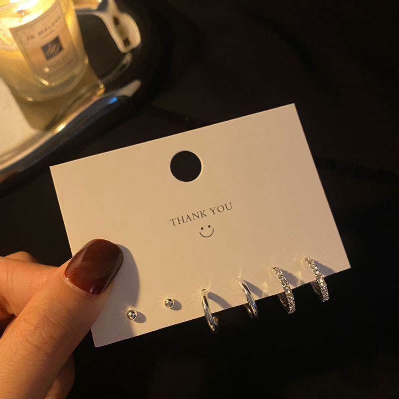 Uued Korea moodsad metallist armastuse südameringiga väikesed kõrvarõngad naistele trendi ripatsiga augustamiskõrvarõngaste komplekt, ehted