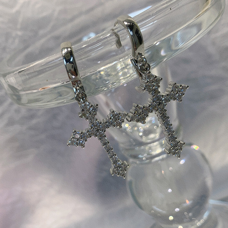 Y2K Gothic Rhinestone Cross Auskari Kpop Circon Cross Drop Auskari sievietēm Grunge Egirl Auskari Juvelierizstrādājumi Aksesuāri