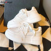 Naiste põhjuslikud kingad Kevadised disainerkiilud Vulkaniseeritud kingad Mood Mitmekülgsed valged tossud üliõpilastele kerged spordijalatsid