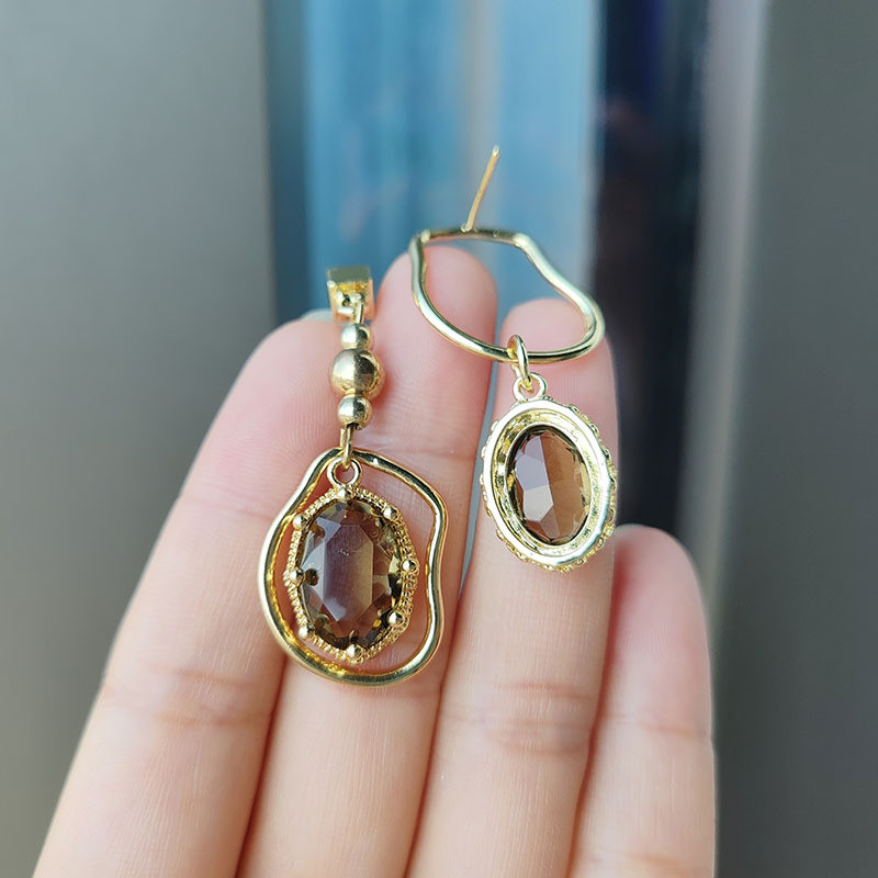 Uued asümmeetrilised vintage punakaspruuni kristallist geomeetrilised kõrvarõngad naistele Mood Korea temperament metallist kõrvarõngad naistele Ehted