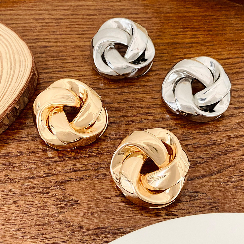 Vienkārši modes zelta krāsas spirālveida savīti mezglu auskari sievietēm neregulāri metāla auskari paziņojumi rotaslietas ballīšu aksesuāri