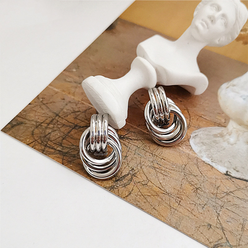 Trīs slāņu maza apļa mezglu auskari sievietei Maxi ģeometriski pārspīlēti moderns metālisks zelta krāsas panku rotaslietas