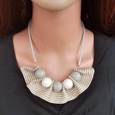 Jauka īsa auduma kaklarota sievietēm Candy Krāsa Akrila Pērlītes Kuloni Kaklarota Virves ķēde Roku darbs Modes Rotaslietas