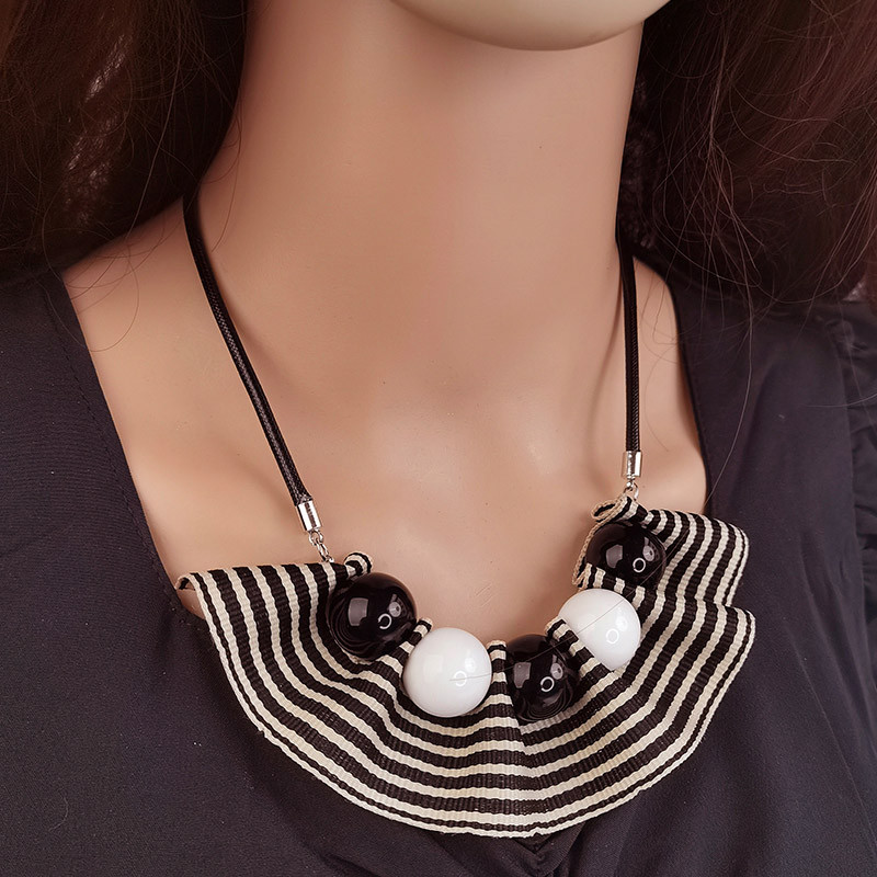 Jauka īsa auduma kaklarota sievietēm Candy Krāsa Akrila Pērlītes Kuloni Kaklarota Virves ķēde Roku darbs Modes Rotaslietas