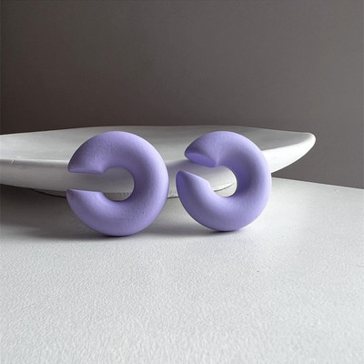 1 paar lihtsat ümmargust ringikujulist klambriga kõrvarõngaid naistele C-kujuline akrüülpunane sinine must roosa, augustatud kõhreta kerge kõrvamansett