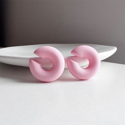 1 paar lihtsat ümmargust ringikujulist klambriga kõrvarõngaid naistele C-kujuline akrüülpunane sinine must roosa, augustatud kõhreta kerge kõrvamansett