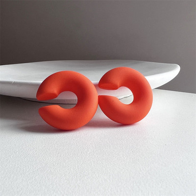 1 paar lihtsat ümmargust ringikujulist klambriga kõrvarõngaid naistele C-kujuline akrüülpunane sinine must roosa, augustatud kõhreta kerge kõrvamansett