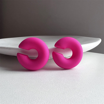 1 paar lihtsat ümmargust ringikujulist klambriga kõrvarõngaid naistele C-kujuline akrüülpunane sinine must roosa, augustatud kõhreta kerge kõrvamansett