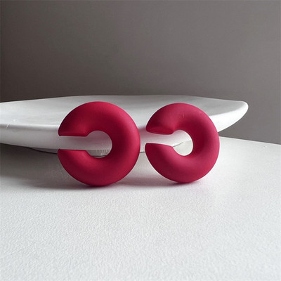 1 paar lihtsat ümmargust ringikujulist klambriga kõrvarõngaid naistele C-kujuline akrüülpunane sinine must roosa, augustatud kõhreta kerge kõrvamansett